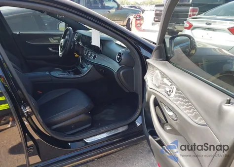 2021 Mercedes-Benz E 350 z USA, uszkodzony, nr VIN W1KZF8DB0MA931913